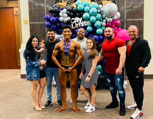 9游直播-异国健美比赛的中国冠军:体育如何塑造一个男子汉